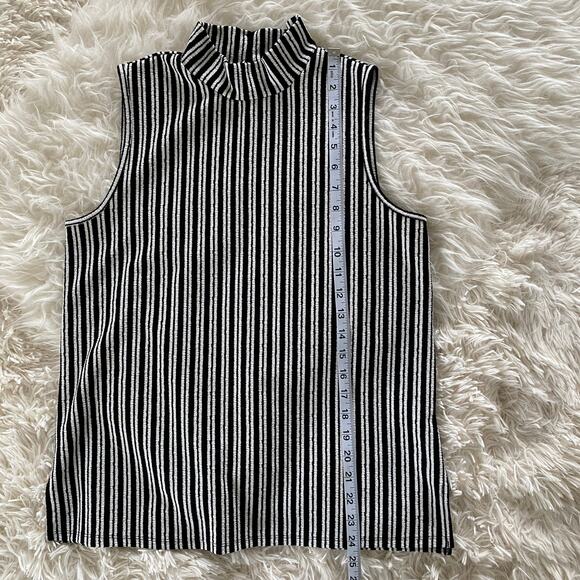Cable & Gauge Vertical Stripe Mock Neck Tank, size M - Picture 9 of 10